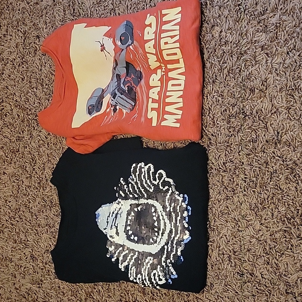 2 Gap t-shirts